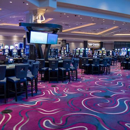 Riverside Casino & Golf Resort Exterior photo